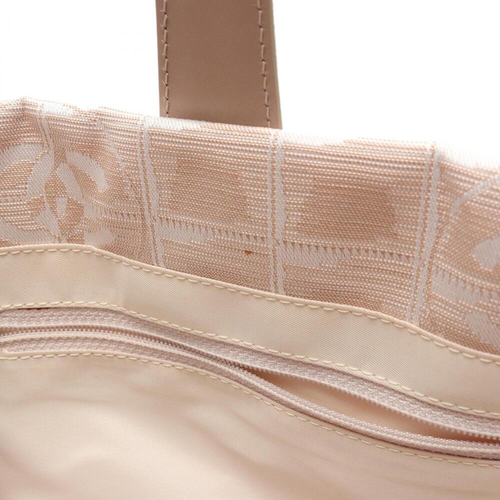 CHANEL Cream Leather Tote Bag - Picture 11 of 11